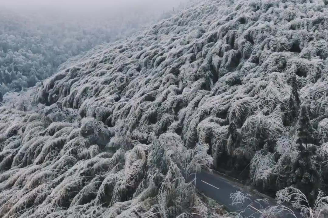 在天臺山，遇見冰凍世界的奇觀